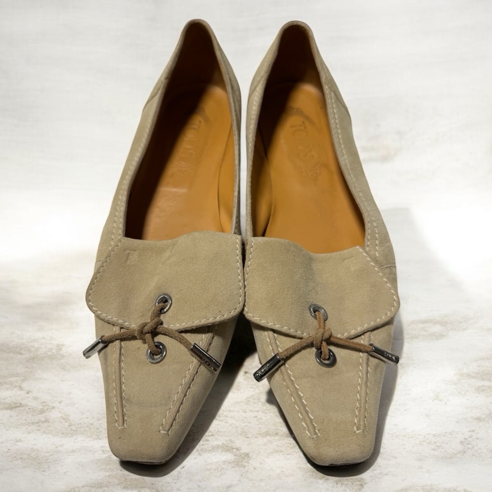 Tod’s Kate Gommino Driving Loafer in Taupe Suede
